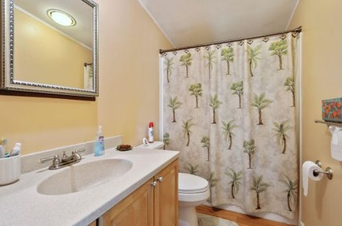 24 Bennett Way, Newmarket NH 03857-2341 exterior