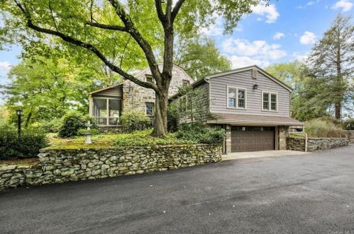 395 Orrs Mills Rd, Newburgh, NY 12553-8806