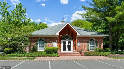 16 Willow Ct, Trenton NJ  08619-4626 exterior