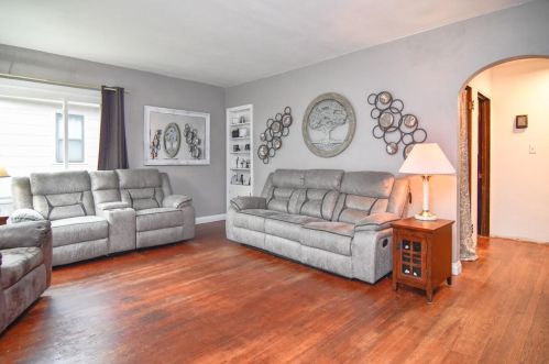 922 Baird St, Green Bay, WI 54302-1906