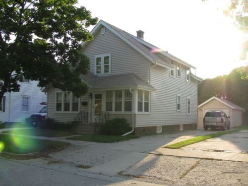 626 27th St, Manitowoc, WI 54220-3710