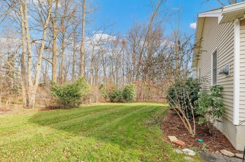 35 Cherry Blossom Ln, Bridgeport, CT 06611-2465
