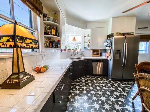 1222 Sealy St, Galveston TX 77550-3811 exterior