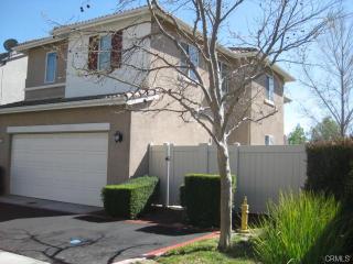 27525 Sunray Ct, Murrieta, CA 92562-2816