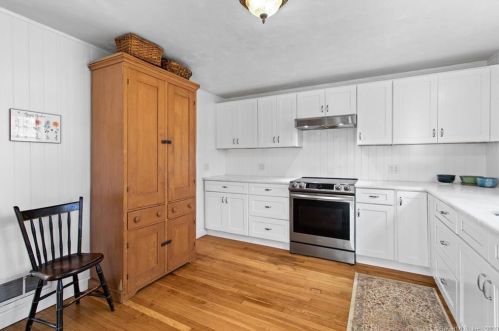3 Riverside Pl, Gales Ferry CT  06335-1442 exterior