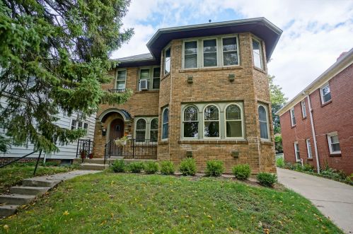 3616 Murray Ave, Milwaukee, WI 53211-2526