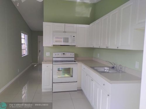 37 4th Ter, Dania Beach FL  33004-4135 exterior
