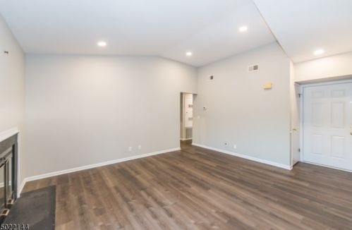 72 Sage Ct, Bedminster NJ  07921-1412 exterior