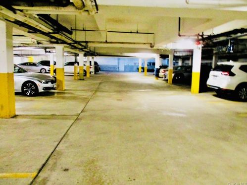 12 Old Mamaroneck Rd, White Plains NY  10605-2010 exterior