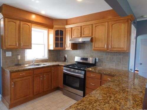 10 Cager Pl, Huntington Station NY  11746-7402 exterior
