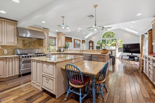 898 North St, White Plains NY  10605-4436 exterior