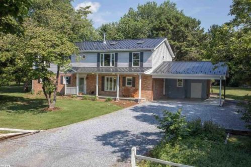 2888 Kerns Rd, Montezuma, VA 22821-2754