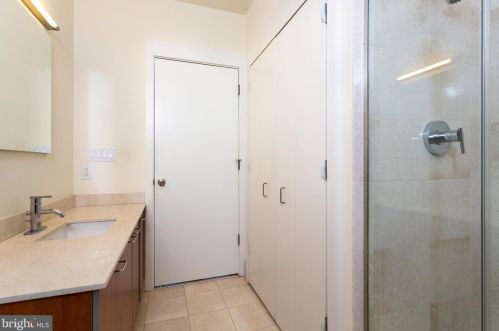 1101 Locust St, Philadelphia PA  19107-5519 exterior