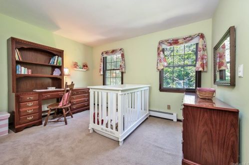 11 Greenhaven Rd, Tompkins Corners NY  10579-3303 exterior