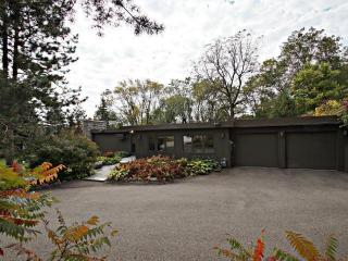 211 Norman Ridge Dr, Minneapolis, MN 55437-1709