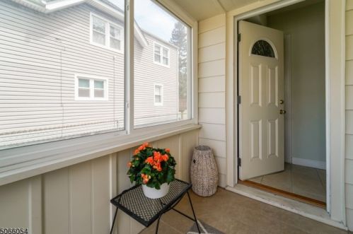 7 Woodside Ave, West Paterson, NJ 07424-1315