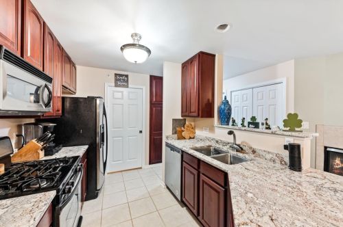 1608 White Oak Cir, Hammond, IN 46321-3873