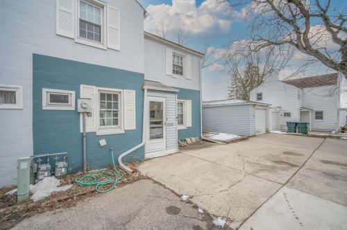 5810 Dale Ln, Greendale, WI 53129-2349