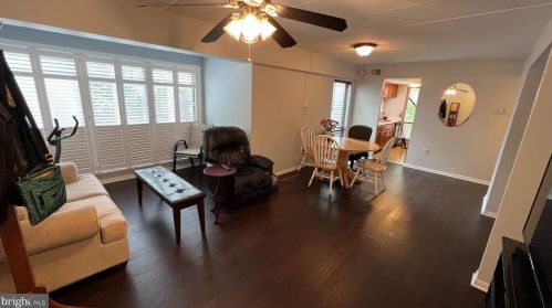 233 Township Line Rd, Melrose Park, PA 19027-2258