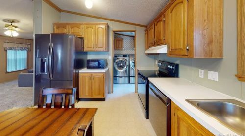 75 A St, Groton, CT 06340-5354