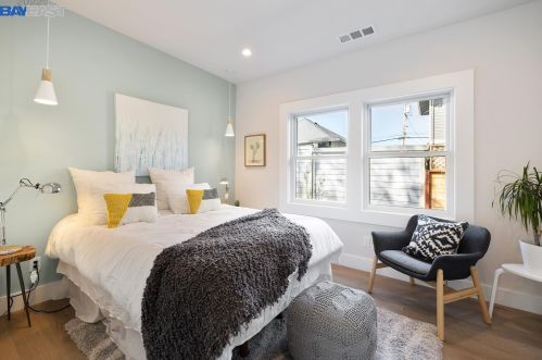 5926 Dover St, Oakland CA  94609-1426 exterior