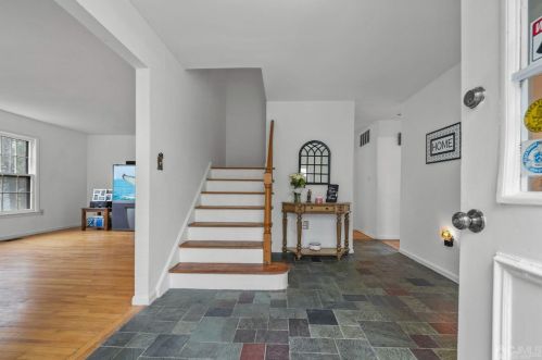 21 Woodlake Dr, Piscataway, NJ 08854-5110