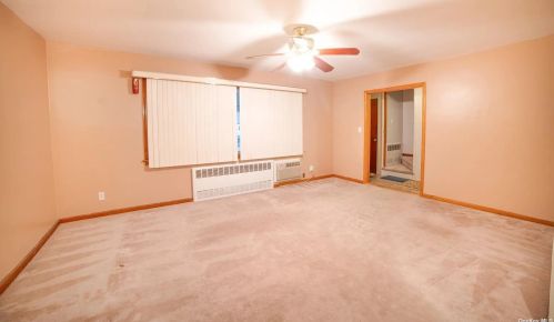 80-43 Langdale St, New Hyde Park NY  11040-1506 exterior