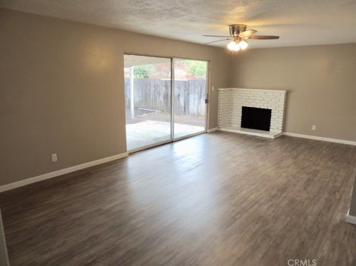 4370 6th St, Fresno, CA 93726-3423
