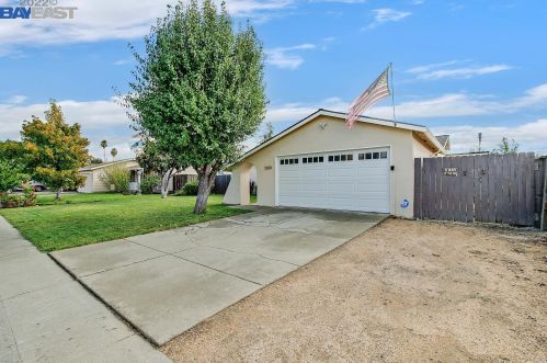 5658 Oakmont Cir, Livermore, CA 94551-5637