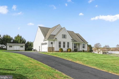 25 Joy Ln, Fulton, PA 17563-9540