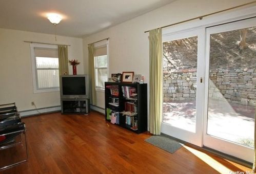 77 Waterside Ave, Northport NY  11768-3517 exterior