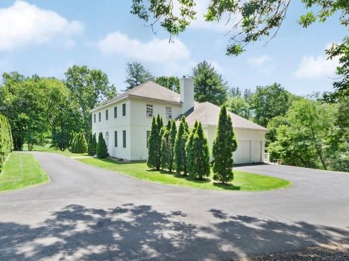 153 Essex St, Hamilton, MA 01982-2303