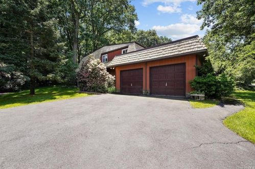 4 Sunderland Pl, Airmont, NY 10901-7206