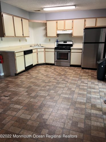 31-12 Trumbull Dr, East Freehold, NJ 07728-5102