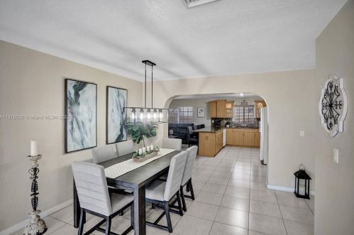 7215 15th Ave, Hialeah FL  33014-3805 exterior