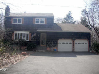 13 Spruce Mountain Rd, Danbury, CT 06810-8242
