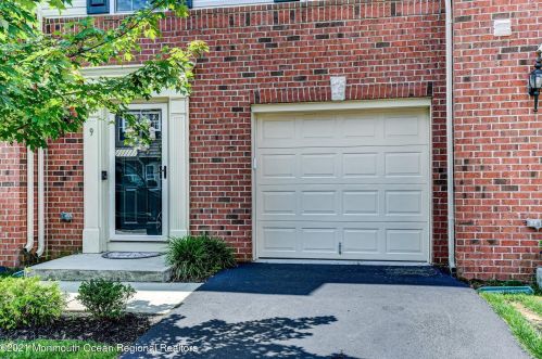 9 Michael Dr, Tinton Falls, NJ 07712-5337