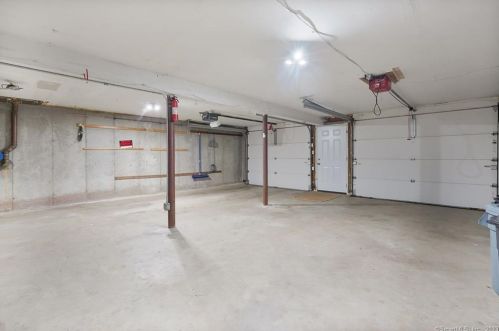 37 Victoria Dr, Colchester CT  06415-2319 exterior