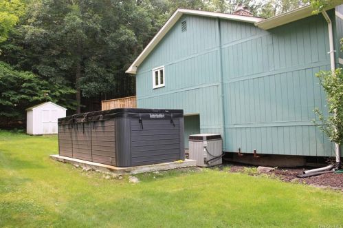 172 Barnes Rd, Washingtonville NY  10992-1932 exterior