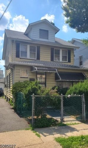 27 Martin Pl, Irvington, NJ 07111-3909