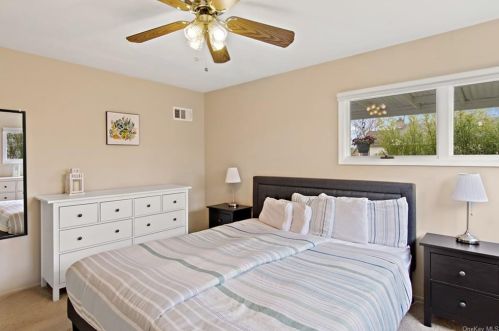 5 Eastward Pl, Elmsford NY  10523-2005 exterior