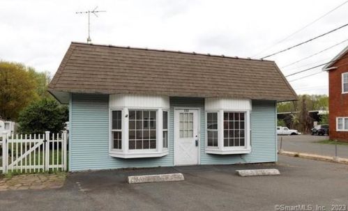 122 Main St, East Windsor, CT 06088-9651
