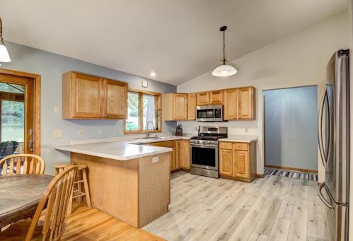 827 250th St, East Farmington WI  54020-4320 exterior