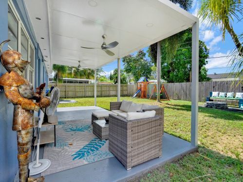 2340 58th Ter, Hollywood FL 33021-3223 exterior