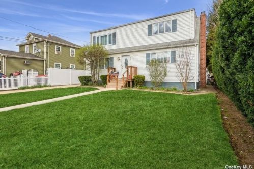 250 Verazzano Ave, Copiague, NY 11726-2214