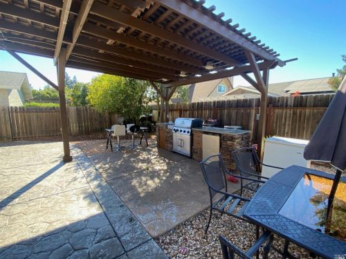 217 Riverdale Ave, Vacaville CA  95687-6420 exterior