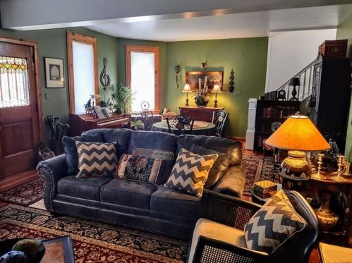 716 High St, Saltsburg, PA 15681-1207