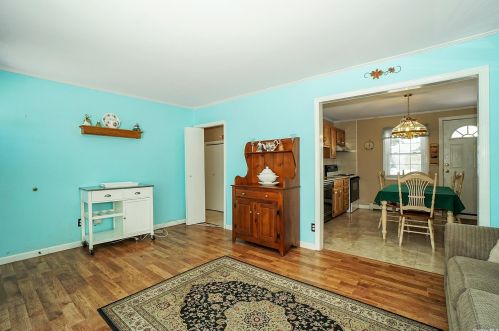 4212 Florence Rd, Bethpage NY  11714-6208 exterior