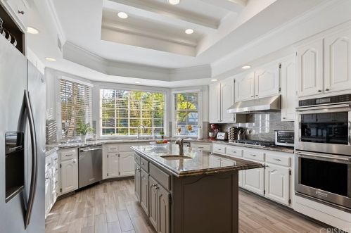 29523 Ridgeway Dr, Calabasas CA exterior