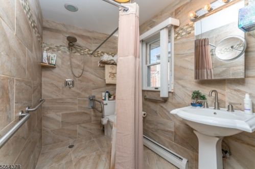 41 Mt Pleasant Ave, West Paterson NJ  07424-2734 exterior